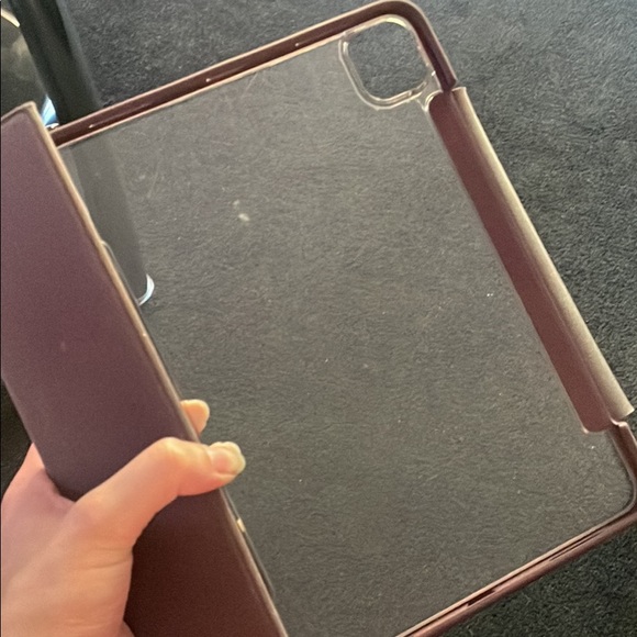 Otter box: IPad Pro 2nd gen 11” + 20w USB-C Power adapter - Picture 7 of 11